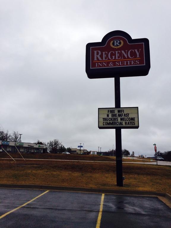 Regency Inn And Suites Stilwell Exterior foto